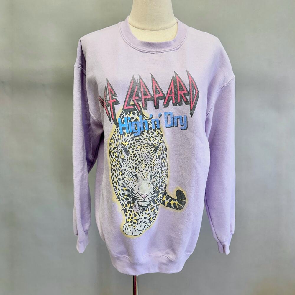 Def Leppard goodie two sleeves High 'n' Dry logo purple sweatshirt Size medium‎
